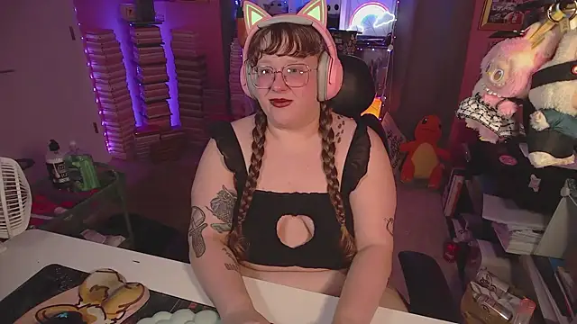 Snapshot of FatVeronica chatting on June 24, 2026, 2:43 am FatVeronica online show from June 24, 2026, 2:43 am