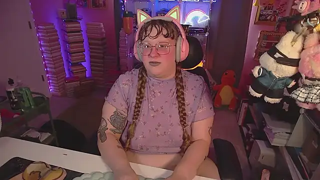 Snapshot of FatVeronica chatting on June 25, 2026, 5:17 pm FatVeronica online show from June 25, 2026, 5:17 pm