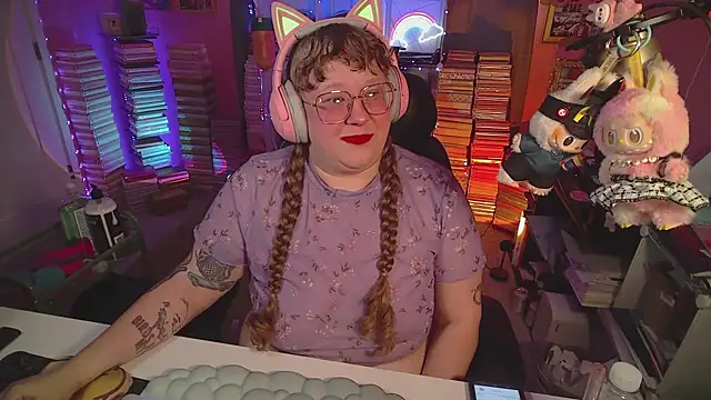 Snapshot of FatVeronica chatting on July 2, 2026, 5:52 pm FatVeronica online show from July 2, 2026, 5:52 pm