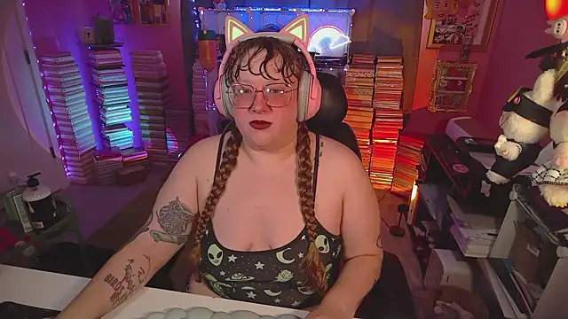 Snapshot of FatVeronica chatting on July 4, 2026, 5:08 pm FatVeronica online show from July 4, 2026, 5:08 pm