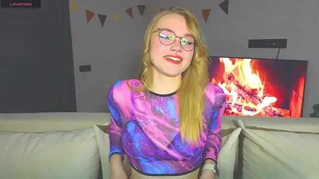 Aurora Golden1 online show from December 2, 2024, 4:31 pm