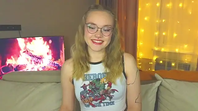 Aurora Golden1 online show from December 16, 2024, 4:49 pm