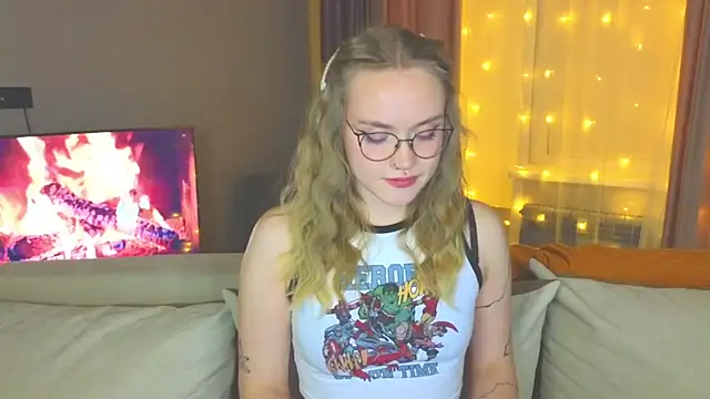 Aurora Golden1 online show from December 16, 2024, 7:54 pm