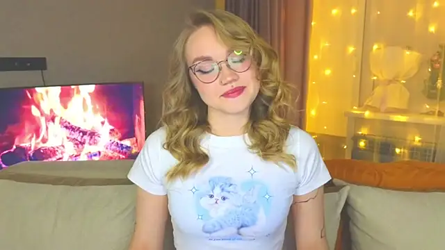 Aurora Golden1 online show from December 28, 2024, 4:52 pm