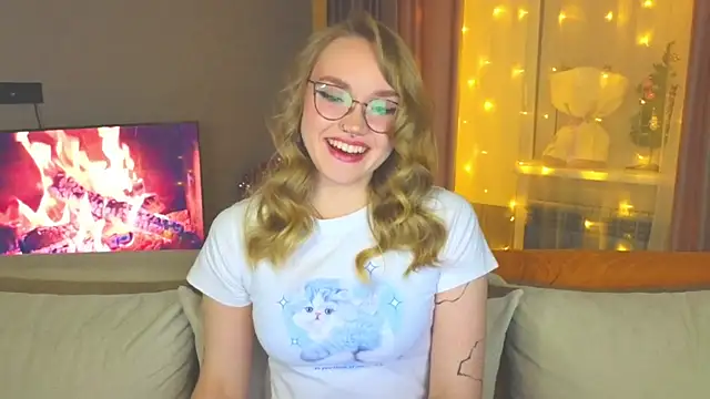 Aurora Golden1 online show from December 28, 2024, 7:54 pm