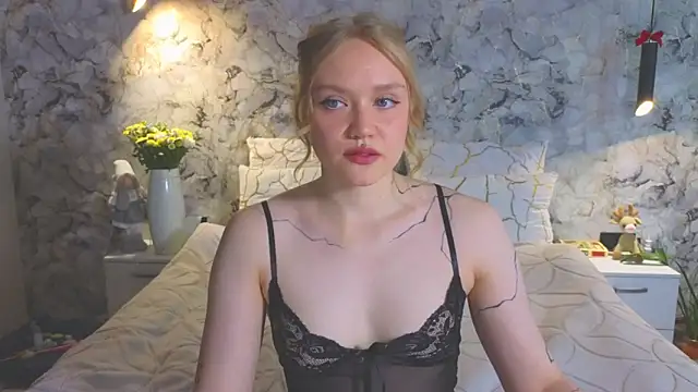 Snapshot of Aurora_Golden1 chatting on June 14, 2026, 6:04 am Aurora Golden1 online show from June 14, 2026, 6:04 am
