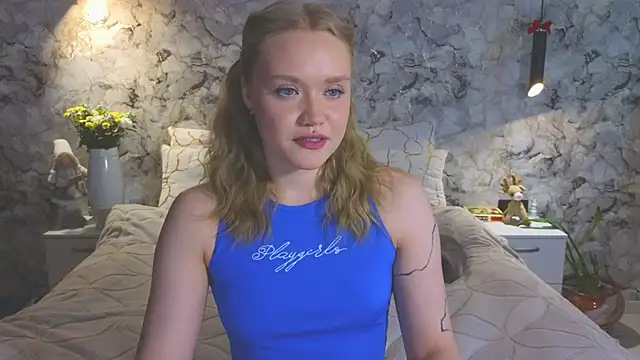 Snapshot of Aurora_Golden1 chatting on June 15, 2026, 8:27 am Aurora Golden1 online show from June 15, 2026, 8:27 am