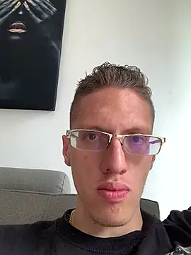 Snapshot of SOYMRX chatting on December 29, 2024, 7:22 pm SOYMRX online show from December 29, 2024, 7:22 pm