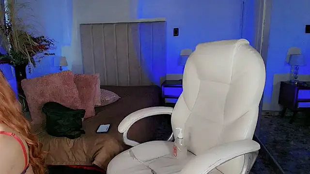 Snapshot of Ezraa1 chatting on November 18, 2025, 8:02 pm Ezraa1 online show from November 18, 2025, 8:02 pm