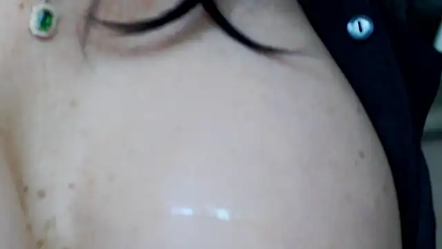 Snapshot of NicolleReyn chatting on February 13, 2025, 8:34 pm NicolleReyn online show from February 13, 2025, 8:34 pm