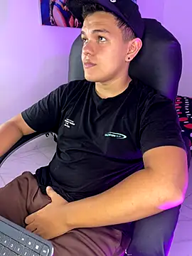 Snapshot of Dunkan_Kravitz chatting on November 26, 2025, 10:11 pm Dunkan Kravitz online show from November 26, 2025, 10:11 pm