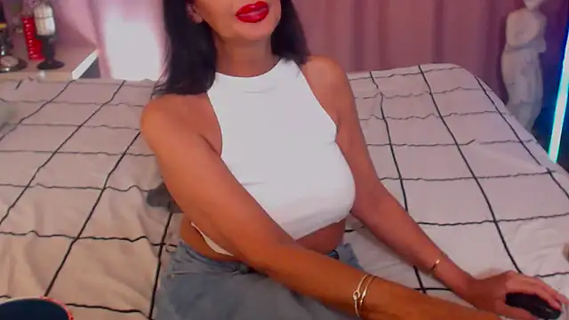 Snapshot of shannon4u chatting on February 23, 2025, 7:00 am shannon4u online show from February 23, 2025, 7:00 am