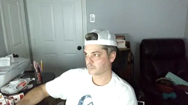 Snapshot of __Zeus____ chatting on December 21, 2025, 9:11 pm Zeus online show from December 21, 2025, 9:11 pm