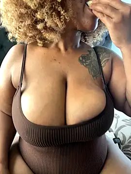 Snapshot of MILL204 chatting on September 23, 2025, 6:38 am MILL204 online show from September 23, 2025, 6:38 am