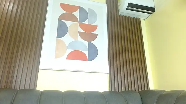 Nicole Ramires online show from October 15, 2025, 4:51 pm