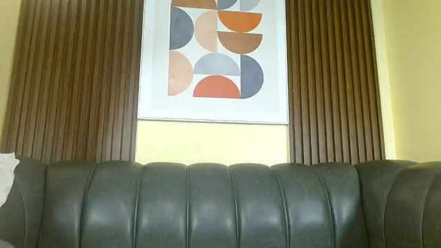 Nicole Ramires online show from November 6, 2025, 4:30 pm