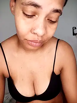 Snapshot of Su_Duarte_1 chatting on January 5, 2025, 5:09 am Su Duarte 1 online show from January 5, 2025, 5:09 am