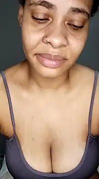 Snapshot of Su_Duarte_1 chatting on February 6, 2025, 3:48 am Su Duarte 1 online show from February 6, 2025, 3:48 am