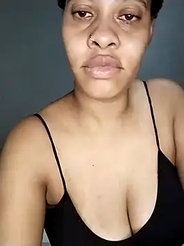 Snapshot of Su_Duarte_1 chatting on February 18, 2025, 12:37 am Su Duarte 1 online show from February 18, 2025, 12:37 am