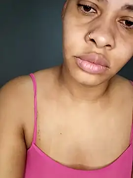 Snapshot of Su_Duarte_1 chatting on February 20, 2025, 7:52 pm Su Duarte 1 online show from February 20, 2025, 7:52 pm