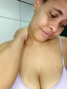 Snapshot of Su_Duarte_1 chatting on February 25, 2025, 12:47 am Su Duarte 1 online show from February 25, 2025, 12:47 am