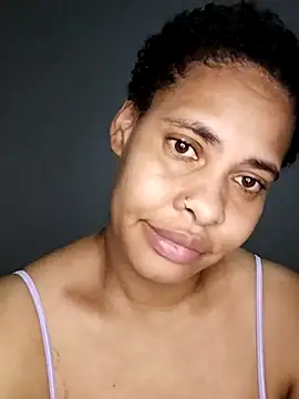 Snapshot of Su_Duarte_1 chatting on February 25, 2025, 3:52 am Su Duarte 1 online show from February 25, 2025, 3:52 am