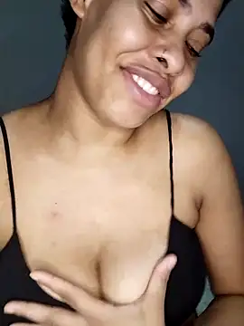 Snapshot of Su_Duarte_1 chatting on March 1, 2025, 1:43 am Su Duarte 1 online show from March 1, 2025, 1:43 am