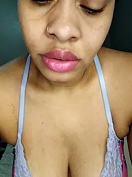 Snapshot of Su_Duarte_1 chatting on March 11, 2025, 5:24 pm Su Duarte 1 online show from March 11, 2025, 5:24 pm