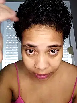 Snapshot of Su_Duarte_1 chatting on March 22, 2025, 7:31 pm Su Duarte 1 online show from March 22, 2025, 7:31 pm