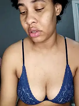 Snapshot of Su_Duarte_1 chatting on September 25, 2025, 12:14 am Su Duarte 1 online show from September 25, 2025, 12:14 am