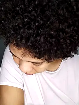 Snapshot of Su_Duarte_1 chatting on October 5, 2025, 2:10 am Su Duarte 1 online show from October 5, 2025, 2:10 am