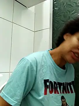 Snapshot of Su_Duarte_1 chatting on October 15, 2025, 2:01 am Su Duarte 1 online show from October 15, 2025, 2:01 am