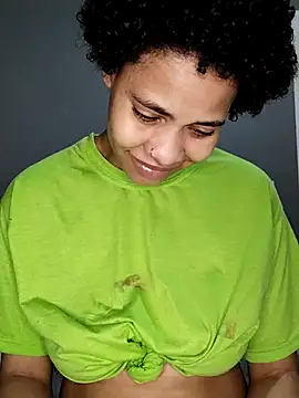 Snapshot of Su_Duarte_1 chatting on October 19, 2025, 2:34 am Su Duarte 1 online show from October 19, 2025, 2:34 am