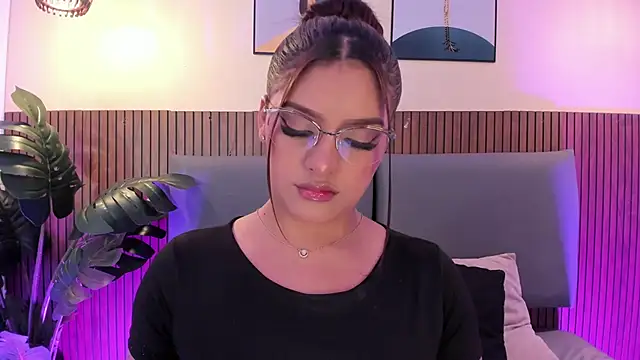 NicolleeEvanss online show from May 27, 2026, 11:18 am