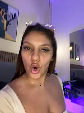 NicolleeEvanss online show from June 20, 2026, 10:29 am