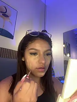 NicolleeEvanss online show from July 1, 2026, 10:50 am