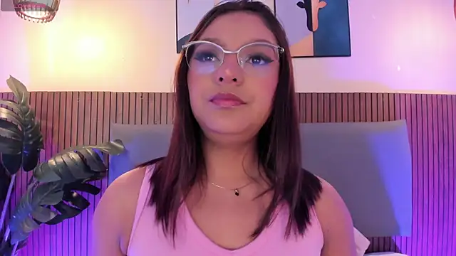 NicolleeEvanss online show from July 6, 2026, 12:13 pm