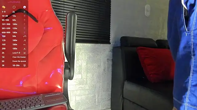 Lil Curved online show from October 17, 2025, 11:57 am