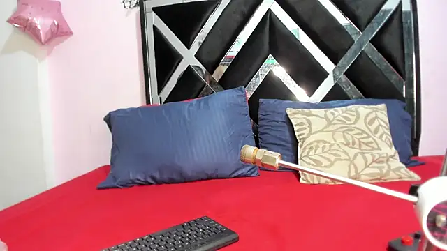 Snapshot of GabyyJones chatting on July 8, 2026, 1:43 am GabyyJones online show from July 8, 2026, 1:43 am