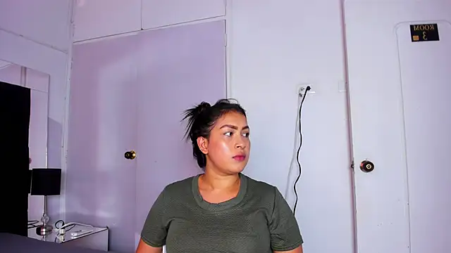 Snapshot of Miaa_Garcia chatting on March 22, 2025, 9:21 pm Miaa Garcia online show from March 22, 2025, 9:21 pm