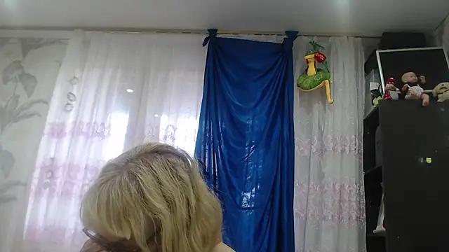 CamDiva113 online show from September 27, 2025, 12:10 pm