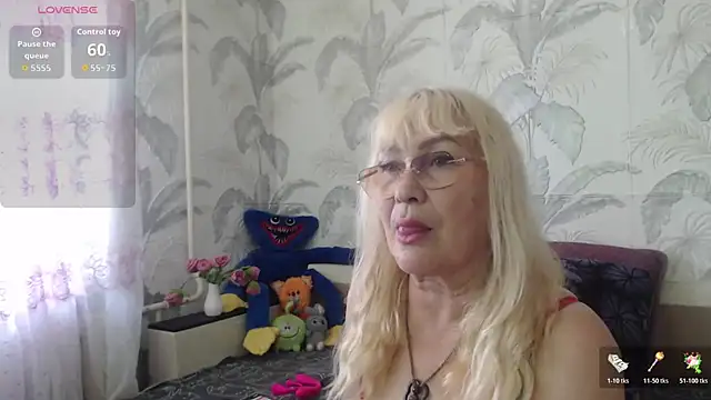 Snapshot of CamDiva113 chatting on July 5, 2026, 8:21 am CamDiva113 online show from July 5, 2026, 8:21 am
