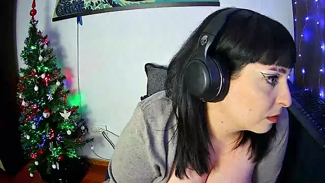 Snapshot of EmmaKrosss chatting on December 17, 2024, 3:06 pm EmmaKrosss online show from December 17, 2024, 3:06 pm