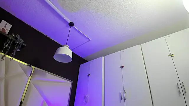 April bowie online show from October 29, 2025, 11:01 am