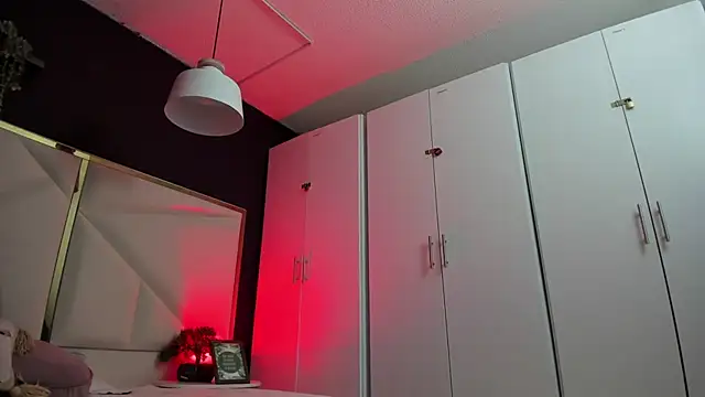 April bowie online show from November 20, 2025, 11:10 am