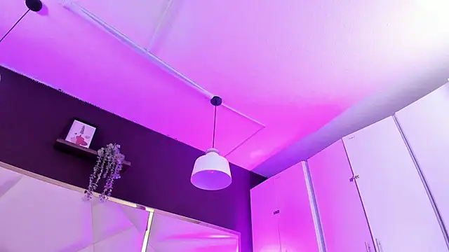 Snapshot of April_bowie chatting on June 9, 2026, 11:44 am April bowie online show from June 9, 2026, 11:44 am