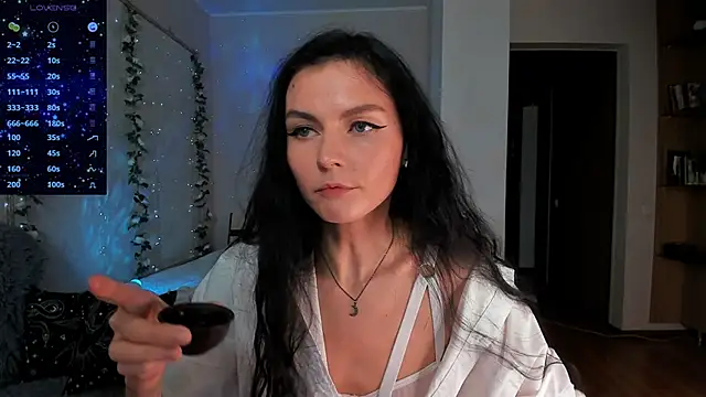 -danae- online show from January 10, 2025, 4:51 pm