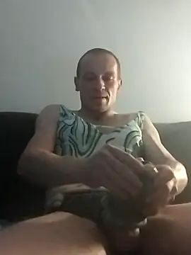 Kamien32 online show from November 8, 2025, 4:34 am