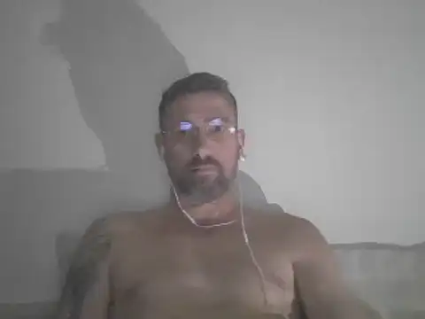 Snapshot of vinzz49 chatting on March 17, 2025, 10:17 pm vinzz49 online show from March 17, 2025, 10:17 pm