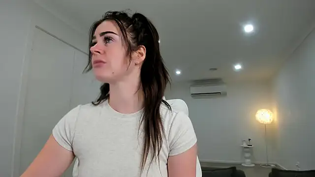 aus queen online show from October 26, 2025, 1:44 am